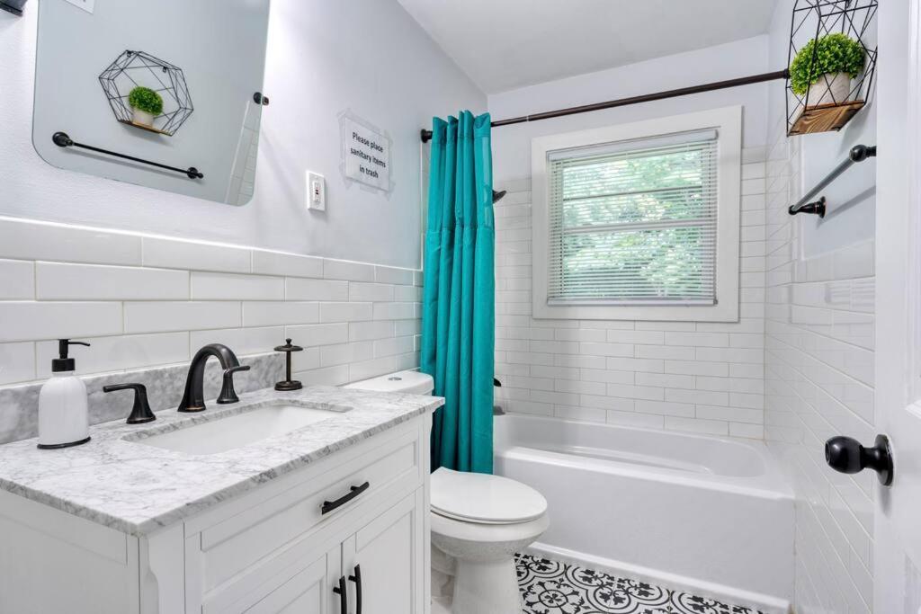 2Br 1Ba Duplex House King Beds Great For Small Groups Close To All Uptown Charlotte Attractions Exterior foto