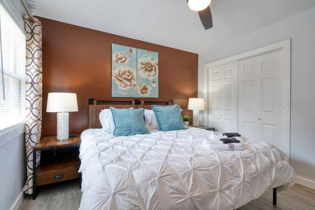 2Br 1Ba Duplex House King Beds Great For Small Groups Close To All Uptown Charlotte Attractions Exterior foto